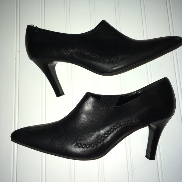 Apt. 9 Shoes Apt 9 Ladies Size 75 Black Leather Slip On Shoes